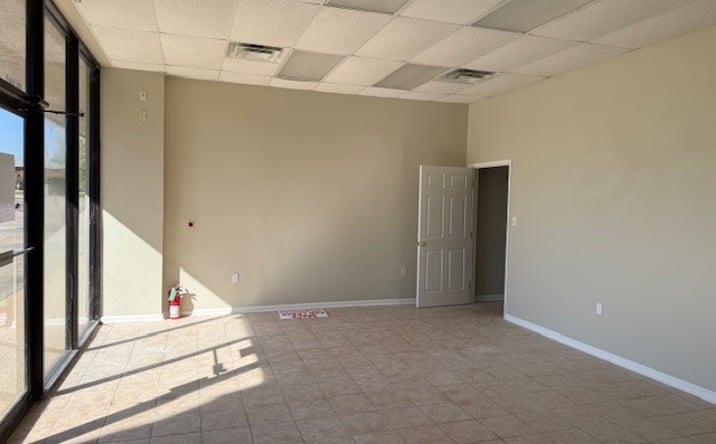 Pictures of Retail, Office property located at 3655 ONEAL LN, BATON ROUGE, LA 70816-9093 for lease - image #1