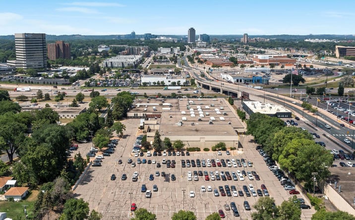 Pictures of Industrial property located at 8001 E Bloomington Fwy, Bloomington, MN 55420 for lease - image #1