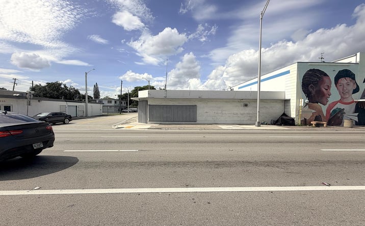 Pictures of Retail property located at 3045 W Broward Boulevard # 3045, Fort Lauderdale, FL 33312 for lease - image #1