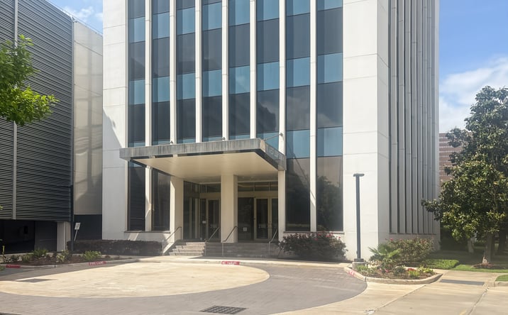 Pictures of Office property located at 2100 West Loop South, Suite 900, Houston, TX 77027 for lease - image #1
