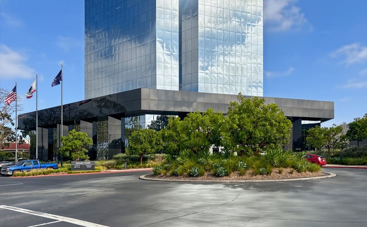 Pictures of Office property located at 300 East Esplanade Drive, 9th Floor, Oxnard, CA 93036 for lease - image #1