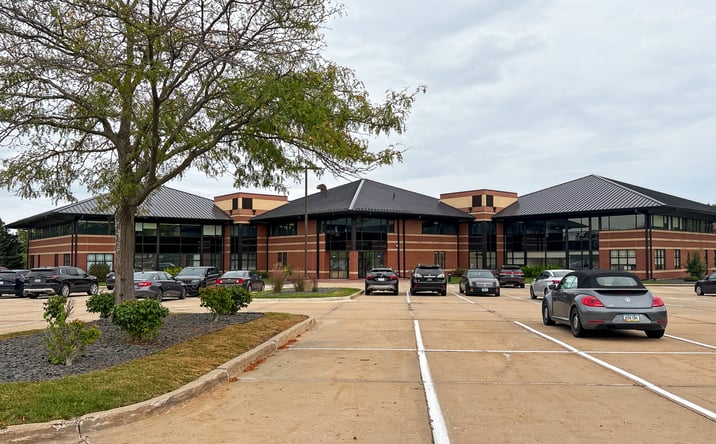 Pictures of Office property located at 1601 West Lakes Parkway, West Des Moines, IA 50266 for lease - image #1