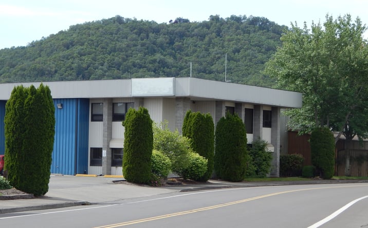 Pictures of Retail, Office property located at 2270 NW AVIATION DR, ROSEBURG, OR 97470-2077 for lease - image #1