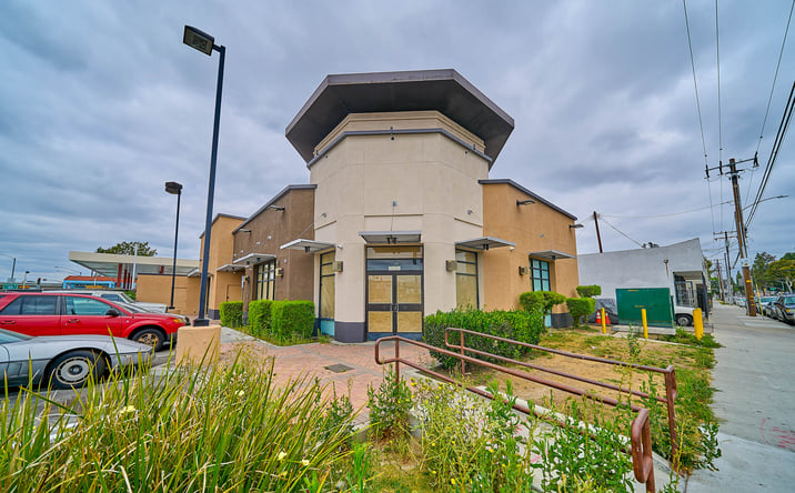 Pictures of Retail property located at 11759 CARSON ST, LAKEWOOD, CA 90715-2606 for lease - image #1