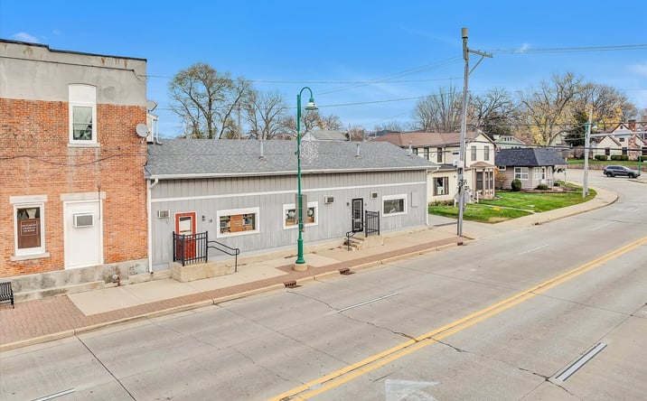 Pictures of Retail property located at 14 W Washington Street, Oswego, IL 60543 for lease - image #1