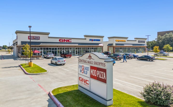 Pictures of Retail property located at 8465 Memorial Boulevard, Port Arthur, TX 77640 for lease - image #1