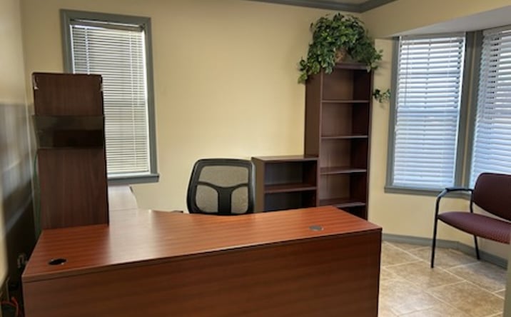 Pictures of Office property located at 915 West Main Street, Russellville, AR 72801 for lease - image #1