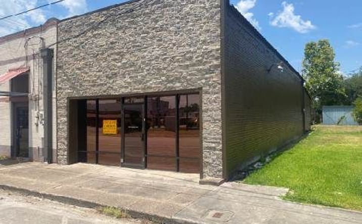 Pictures of Retail, Office property located at 105 N SAN JACINTO AVE, CLEVELAND, TX 77327-3907 for lease - image #1