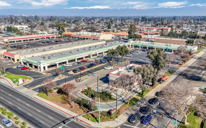 Pictures of Retail property located at 3306 South Mooney Boulevard, Visalia, CA 93277 for lease - image #1