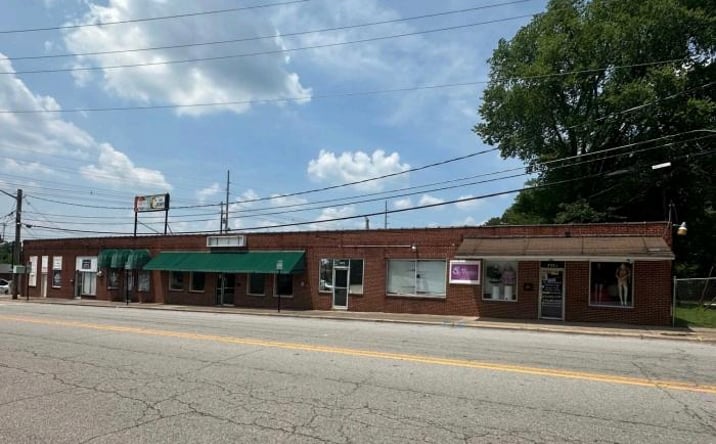Pictures of Retail property located at 932 Arnett Blvd, Danville, VA 24540 for lease - image #1