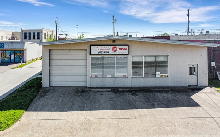 Pictures of Industrial property located at 302 E Nash St, Terrell, TX 75160 for lease - image #1