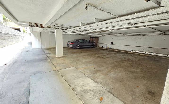 Pictures of Retail property located at 2130 Beachwood Dr, Los Angeles, CA 90068 for lease - image #1