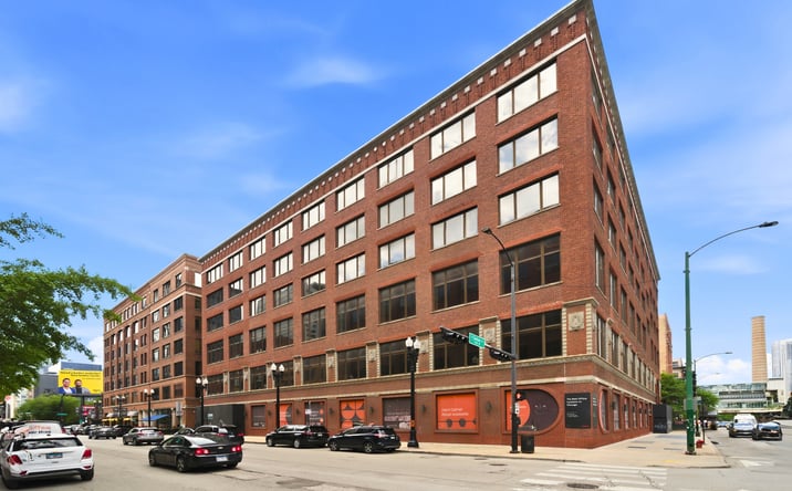 Pictures of Retail, Restaurant property located at 550 W Randolph Street, Chicago, IL 60661 for lease - image #1