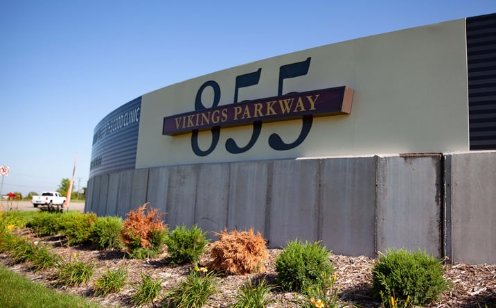 Pictures of Retail property located at 855 Vikings Pkwy, Eagan, MN 55121 for lease - image #1
