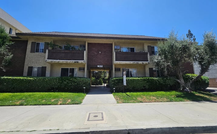 Pictures of Retail property located at 18312 Collins St, Los Angeles, CA 91356 for lease - image #1