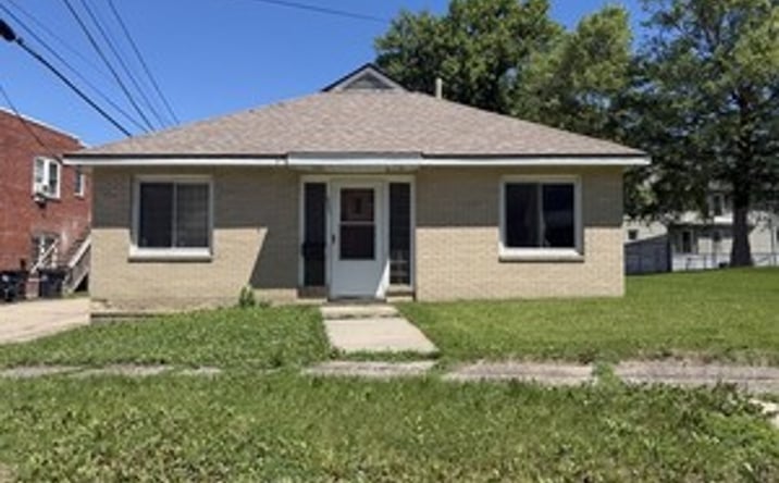 Pictures of Office property located at 3721 5th Ave, Moline, IL 61265 for lease - image #1