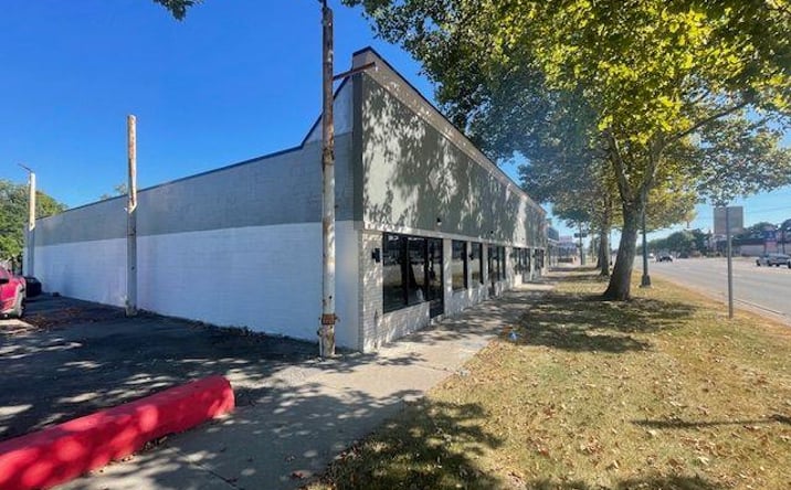 Pictures of Retail, Office, Restaurant property located at 29920 FORD RD, Garden City, MI 48135 for lease - image #1