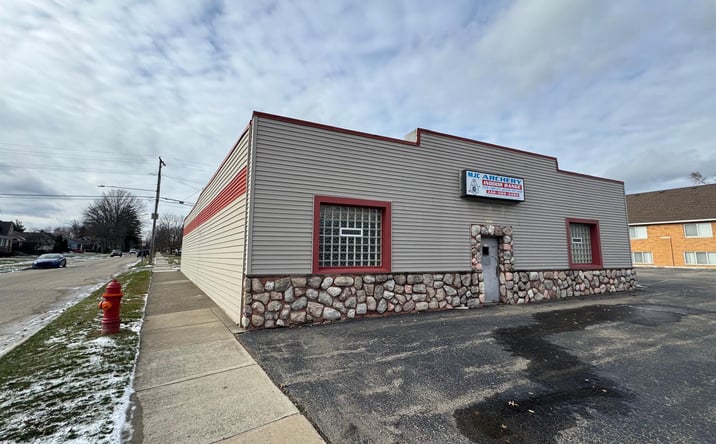 Pictures of Retail property located at 3001 ROCHESTER RD, Royal Oak, MI 48073 for lease - image #1
