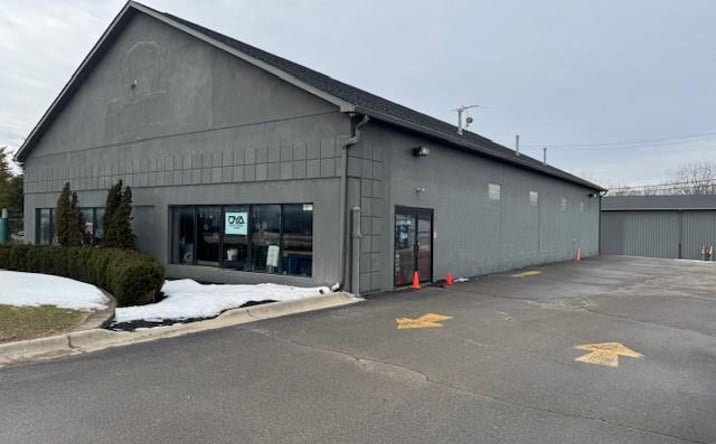 Pictures of Special Purpose property located at 4667 Dixie Hwy Highway, Waterford, MI 48329 for lease - image #1