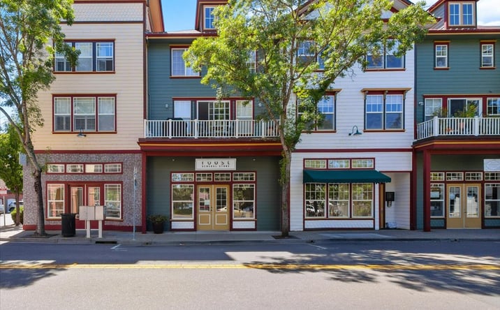 Pictures of Retail property located at 9101-9111 Windsor Rd, Windsor, CA 95492 for lease - image #1