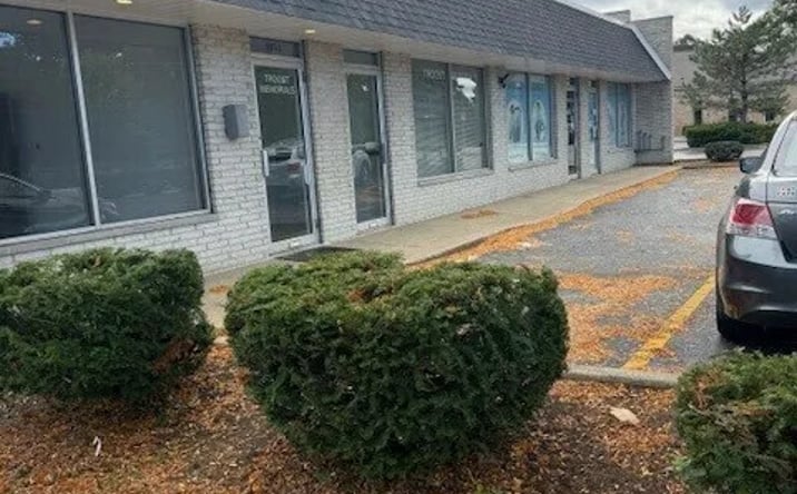 Pictures of Retail, Office property located at 9849 Gross Point, Skokie, IL 60076 for lease - image #1