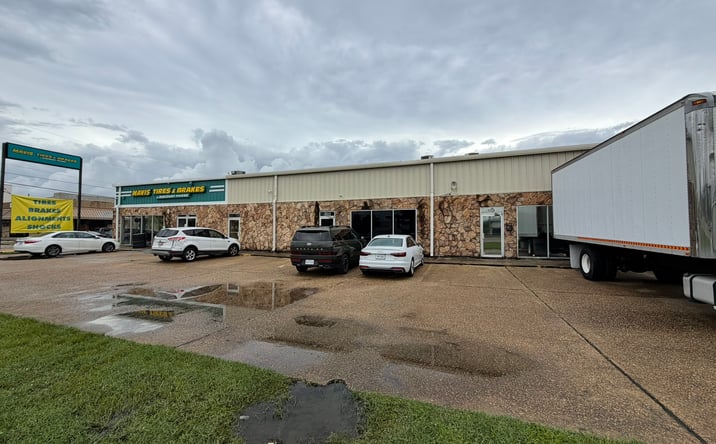 Pictures of Retail, Industrial property located at 1224 VETERANS MEMORIAL BLVD, KENNER, LA 70062-5224 for lease - image #1