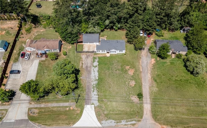 Pictures of Office property located at 6076 Atlanta Highway, Flowery Branch, GA 30542 for lease - image #1