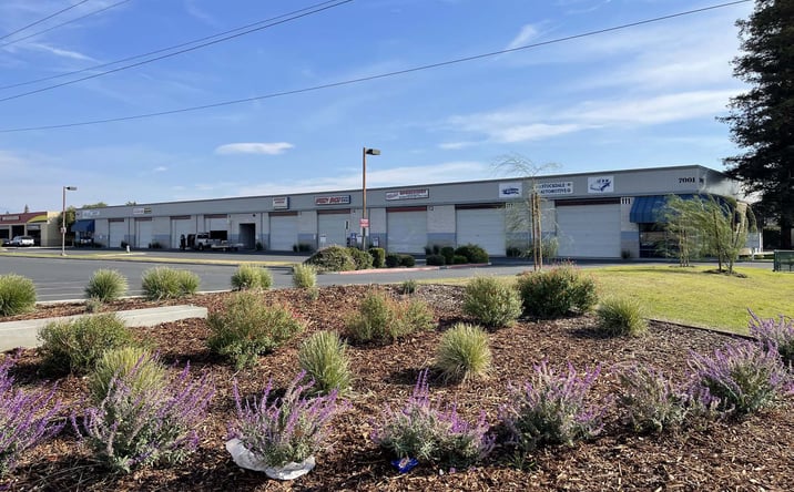 Pictures of Retail property located at 7001 White Lane, Bakersfield, CA 93309-7796 for lease - image #1