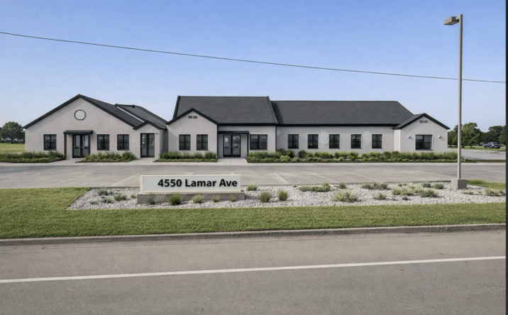 Pictures of Office property located at 4550 Lamar Ave,, Paris, TX 75462 for lease - image #1