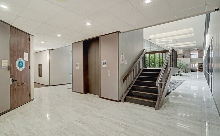 Pictures of Office property located at 450 North Sam Houston Parkway East, Houston, TX 77060 for lease - image #1