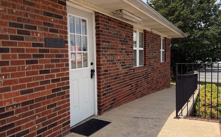 Pictures of Retail property located at 195 West Plaza Drive, Mooresville, NC 28117 for lease - image #1