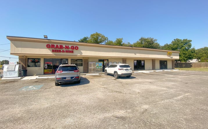 Pictures of Retail property located at 4411 Broadway Ave, Haltom City, TX 76117 for lease - image #1