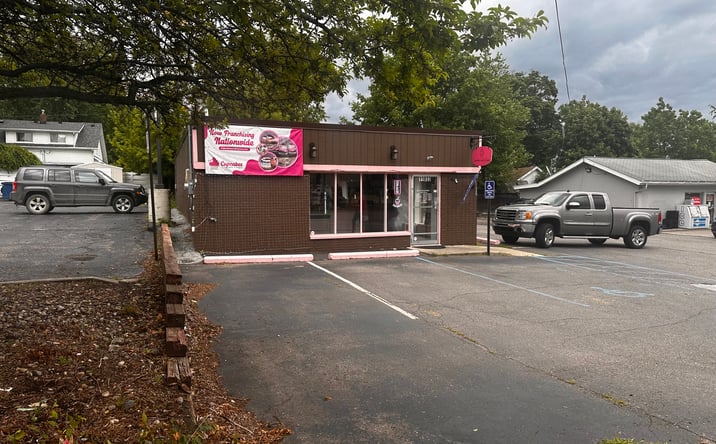 Pictures of Retail property located at 11833 S SAGINAW ST, GRAND BLANC, MI 48439 for lease - image #1