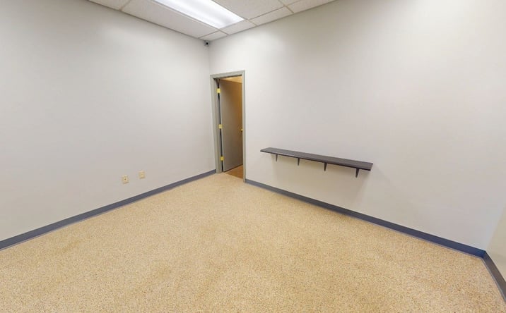Pictures of Office property located at 80 Elm St, Struthers, OH 44471 for lease - image #1