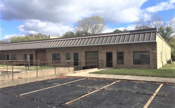 Pictures of Retail property located at 455 South Dartmoor Drive, Crystal Lake, IL 60014 for lease - image #1