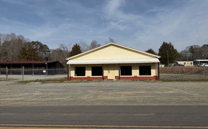 Pictures of Retail, Office, Industrial property located at 905 WAFFORD RD, LEXINGTON, NC 27292-6215 for lease - image #1