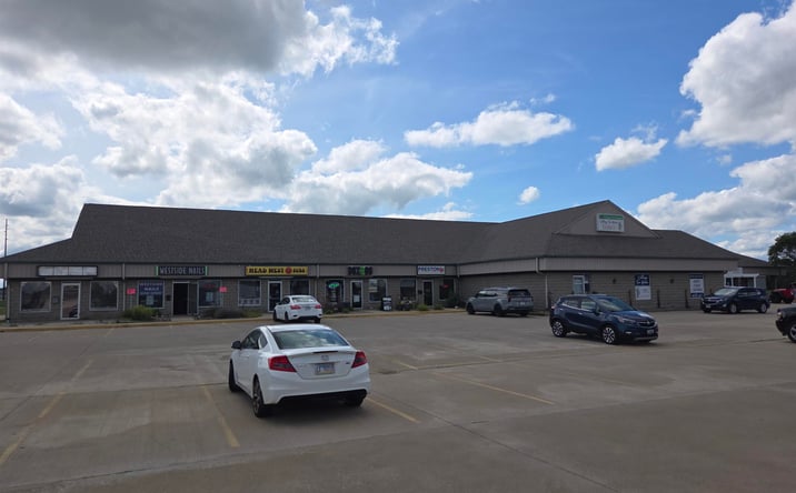 Pictures of Retail property located at 3301 ROBBINS Road, Springfield, IL 62704-6587 for lease - image #1