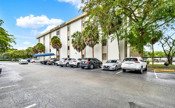 Pictures of Office property located at 4101 NW 4th St, Plantation, FL 33317 for lease - image #1