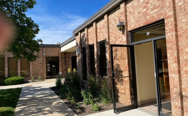 Pictures of Office property located at 832 E Rand Road 19, Mount Prospect, IL 60056 for lease - image #1