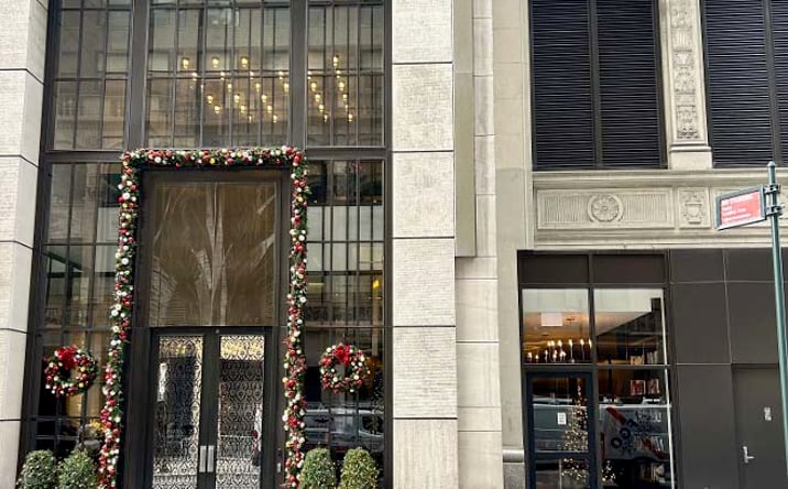 Pictures of Retail, Industrial property located at 485 5th Ave, New York, NY 10017 for lease - image #1