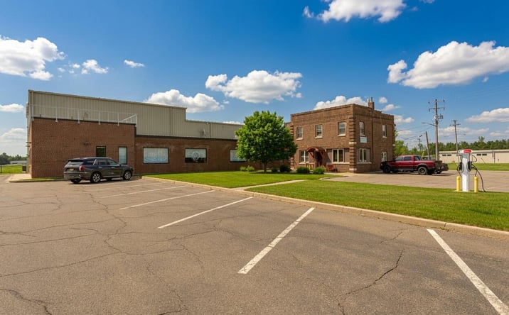 Pictures of Office property located at 3606 Wildwood Avenue, Jackson, MI 49202 for lease - image #1