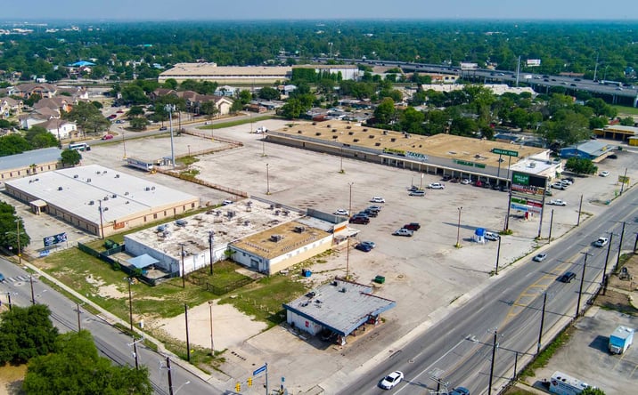 Pictures of Retail property located at 2118 S Zarzamora St, San Antonio, TX 78207 for lease - image #1