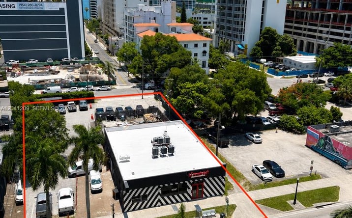 Pictures of Restaurant, Retail property located at 3023 Biscayne Blvd, Miami, FL 33137 for lease - image #1