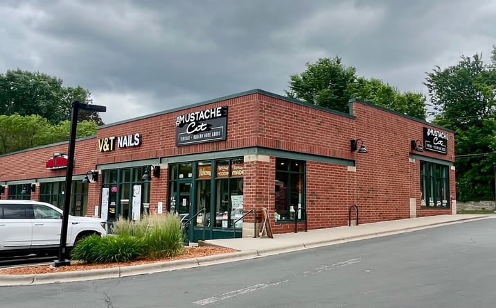 Pictures of Retail property located at 500 Lexington Parkway South, St Paul, MN 55116 for lease - image #1