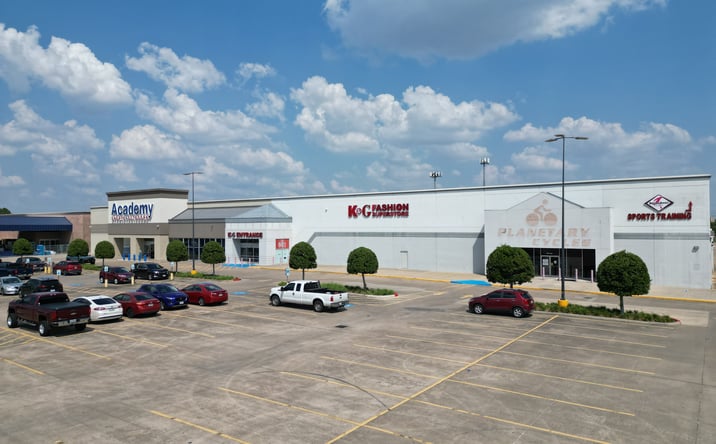 Pictures of Retail property located at 8715 West Loop South, Houston, TX 77096 for lease - image #1