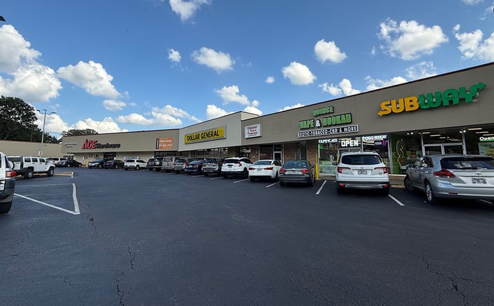 Pictures of Retail property located at 5143 Quince Rd, Memphis, TN 38117 for lease - image #1