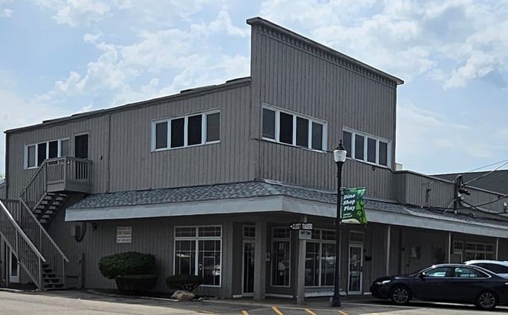 Pictures of Retail, Industrial property located at 31 S SEYMOUR AVE, GRAYSLAKE, IL 60030-3652 for lease - image #1