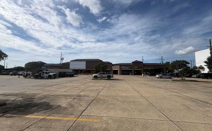 Pictures of Retail property located at 211 Veterans Boulevard, Metairie, LA 70005 for lease - image #1