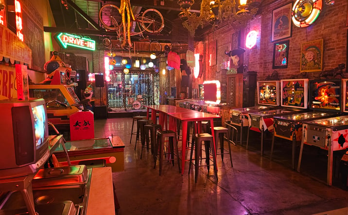 Pictures of Retail, Restaurant property located at 1553 North Cahuenga Boulevard, Los Angeles, CA 90028 for lease - image #1