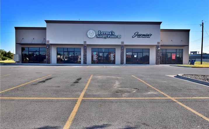 Pictures of Retail, Office, Restaurant property located at 522 E Business 83 Street # B, Donna, TX 78537 for lease - image #1